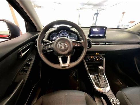 Used 2020 Toyota Yaris LE FWD image 5