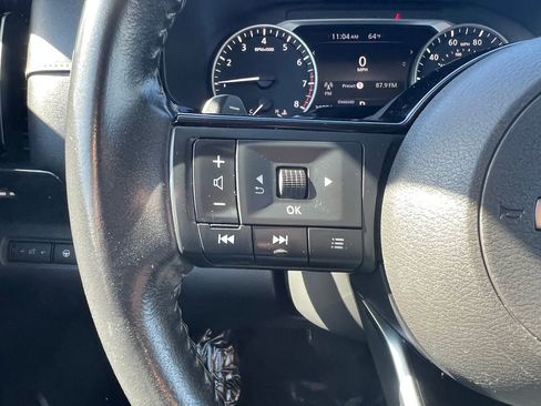 Used 2022 Nissan Pathfinder SV image 21