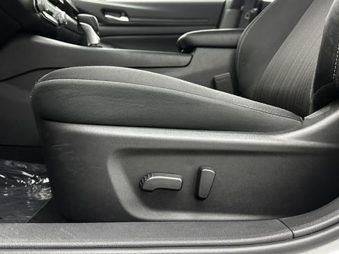 Used 2025 Nissan Altima 2.5 SV image 12