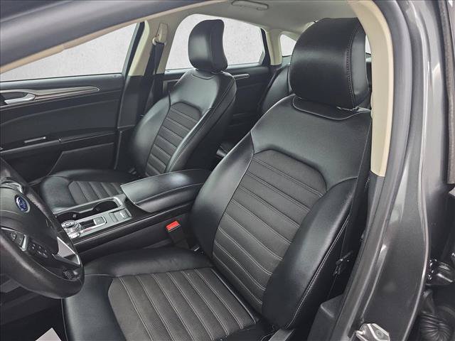 Used 2017 Ford Fusion SE w/ Equipment Group 201A FWD image 16