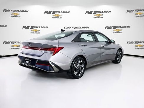 Used 2025 Hyundai Elantra SEL FWD image 7