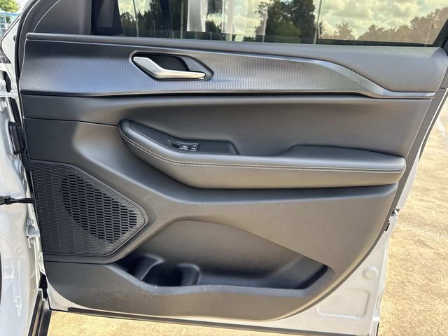 Used 2023 Jeep Grand Cherokee L Laredo RWD image 17