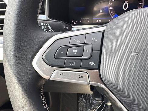 New 2026 Volkswagen Taos SE FWD image 19