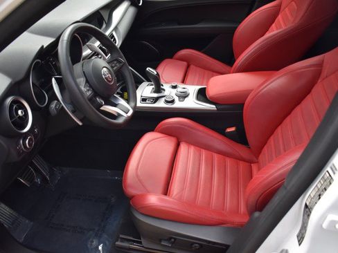 Used 2022 Alfa Romeo Stelvio Veloce AWD/4WD image 22