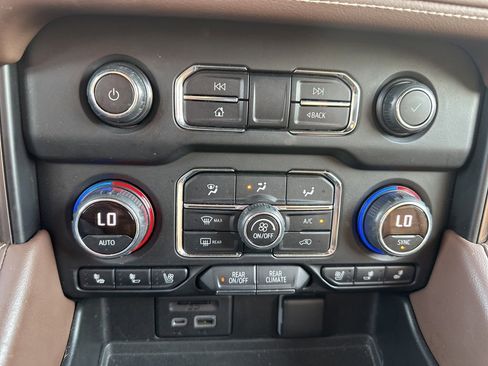 Used 2021 Chevrolet Suburban High Country image 33