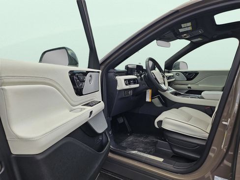 New 2026 Lincoln Aviator Black Label w/ Dynamic Handling Package image 9