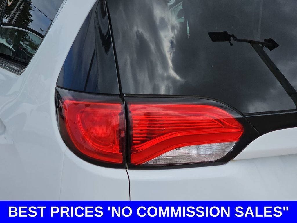Used 2018 Chrysler Pacifica Touring-L FWD image 41