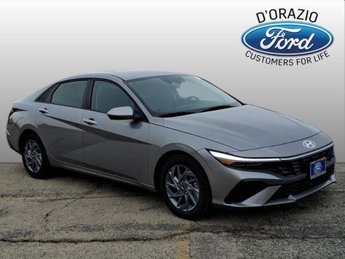 Used 2024 Hyundai Elantra SEL image 1