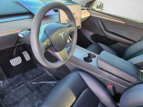Used 2023 Tesla Model Y Performance image 10