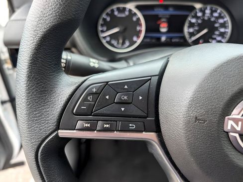 Used 2025 Nissan Sentra SV FWD image 15