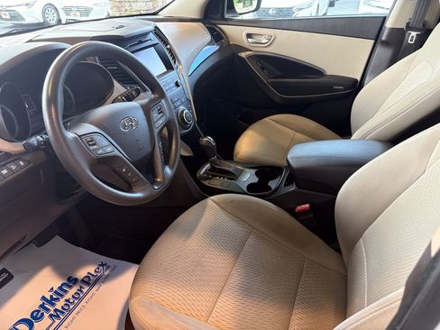 Used 2017 Hyundai Santa Fe Sport FWD image 2