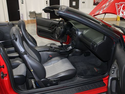 Used 2002 Chevrolet Camaro Z28 w/ SS Performance/Appearance Pkg image 11