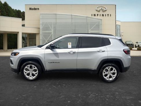 Used 2024 Jeep Compass Latitude AWD/4WD image 7