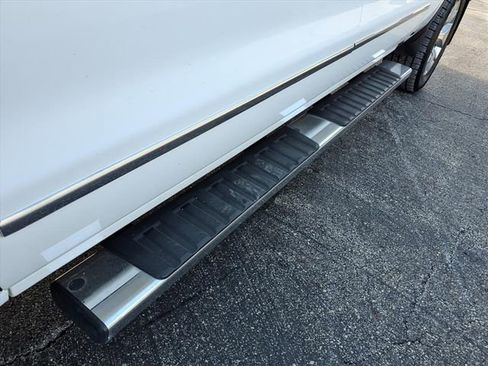 Used 2017 GMC Sierra 1500 SLT w/ SLT Premium Package image 16