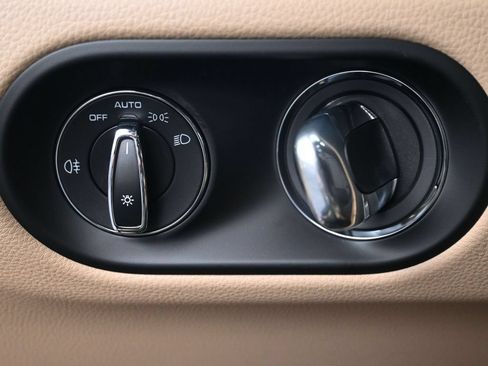 Certified 2026 Porsche Macan AWD/4WD image 24