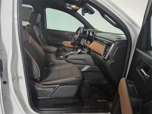 Used 2026 GMC Canyon AT4 image 32