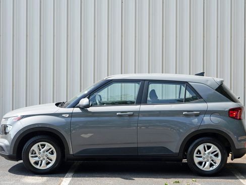 Used 2021 Hyundai Venue SE FWD image 40