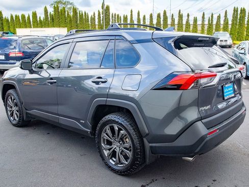 Used 2022 Toyota RAV4 XLE Premium AWD/4WD image 10