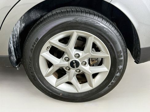 Used 2025 Kia Soul LX w/ LX Technology Package FWD image 11