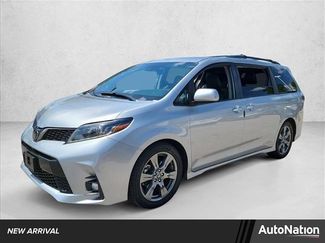 Used 2019 Toyota Sienna SE video 1