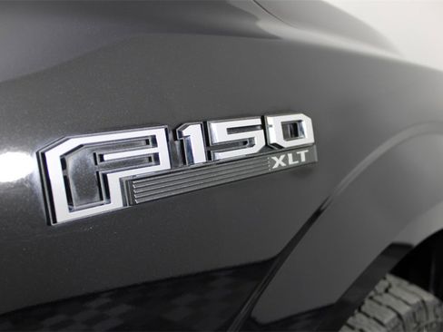 Used 2020 Ford F150 XLT image 11