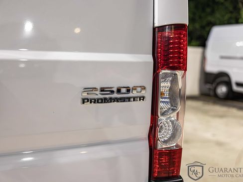 Used 2025 RAM ProMaster 2500 w/ Convenience Group FWD image 10
