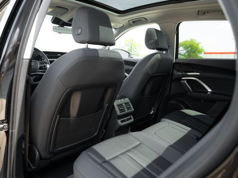 Certified 2025 Audi Q5 Premium w/ Convenience Package AWD/4WD image 21