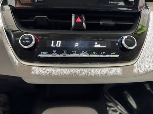 Used 2022 Toyota Corolla LE FWD image 26
