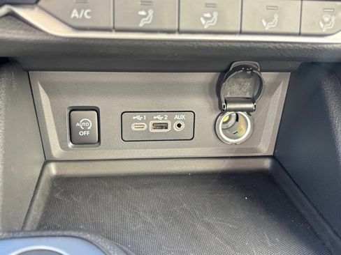 Used 2025 Nissan Sentra SV image 40