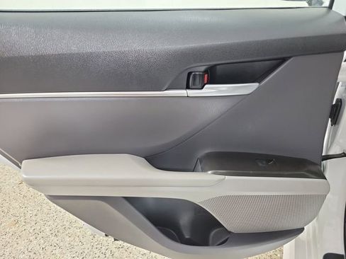 Used 2024 Toyota Camry SE image 14