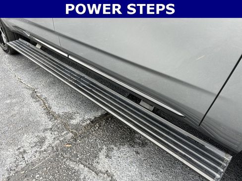 Used 2023 Cadillac Escalade ESV Sport Platinum w/ LPO, ONYX Package image 13