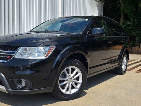 Used 2017 Dodge Journey SXT image 1