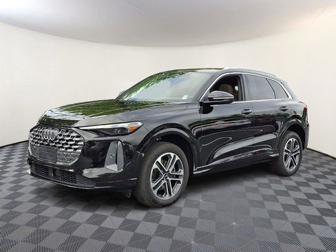 Used 2025 Audi Q5 Premium w/ Convenience Package AWD/4WD image 3