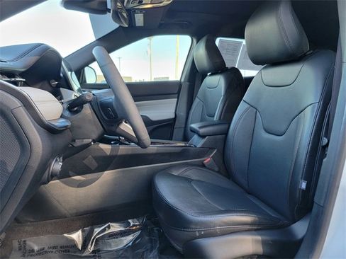 Certified 2023 Jeep Compass Limited w/ Sun and Sound Group image 20