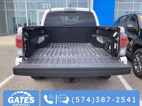 Used 2022 Toyota Tacoma TRD Sport w/ TRD Premium Sport Package image 10