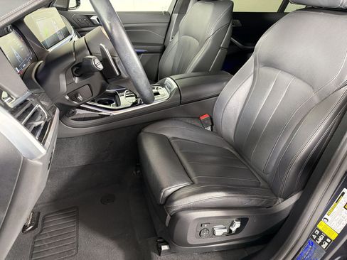 Used 2022 BMW X7 xDrive40i w/ M Sport Package AWD/4WD image 5