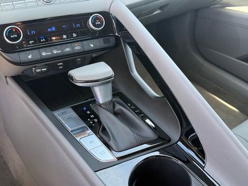 Used 2025 Hyundai Elantra SEL image 23