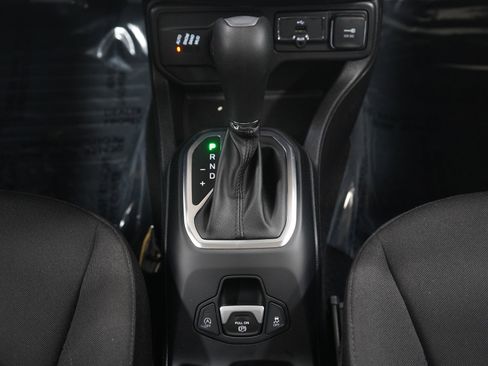 Used 2019 Jeep Renegade Latitude w/ Popular Equipment Group image 17