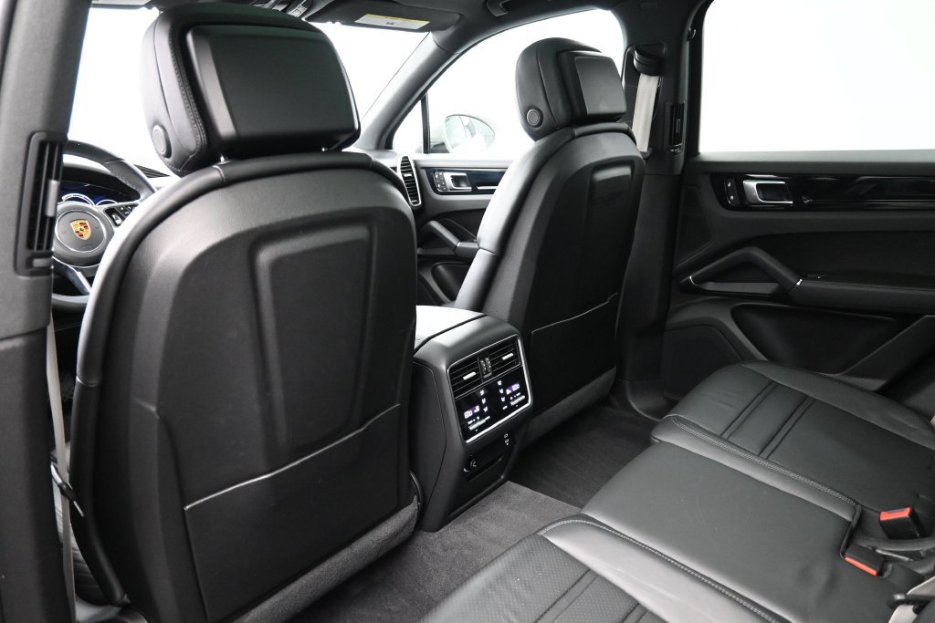 Certified 2023 Porsche Cayenne AWD/4WD image 8