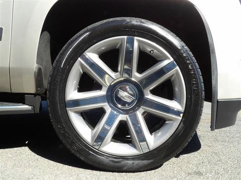 Used 2017 Cadillac Escalade ESV Luxury image 8