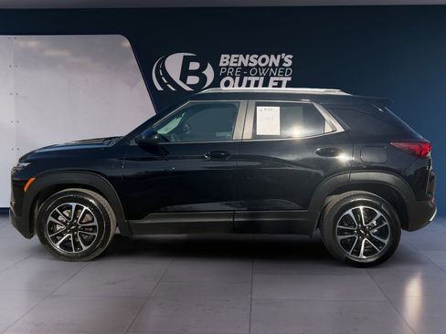 Used 2025 Chevrolet TrailBlazer LT image 2