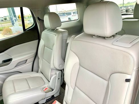 Used 2020 GMC Acadia SLT FWD image 13