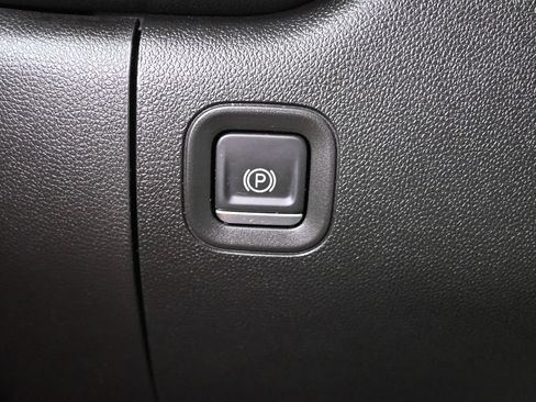 Used 2023 Chevrolet Silverado 2500 LT AWD/4WD image 12