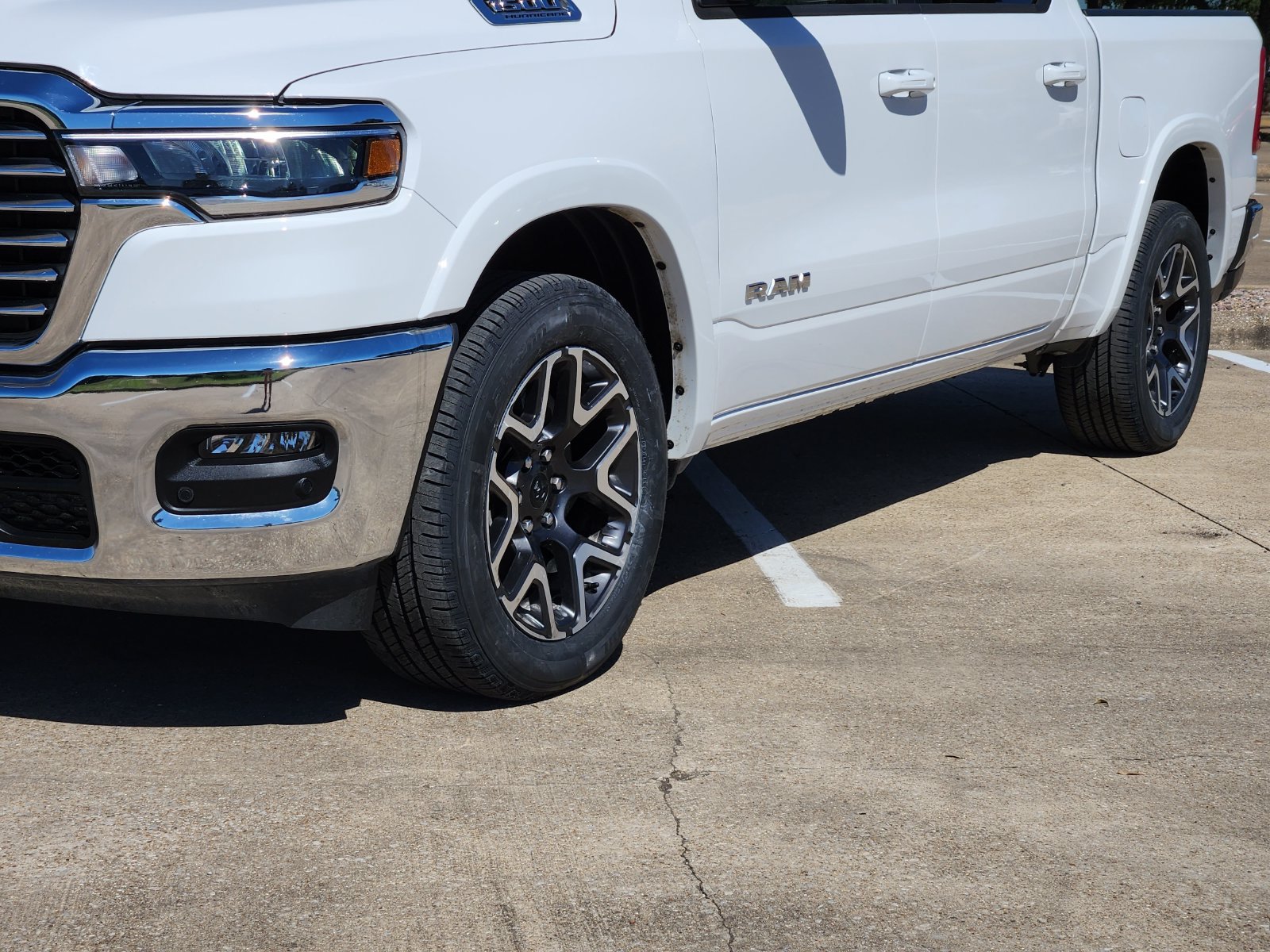 Used 2026 RAM 1500 Laramie AWD/4WD image 12