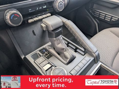 Used 2025 Toyota 4Runner SR5 AWD/4WD image 23