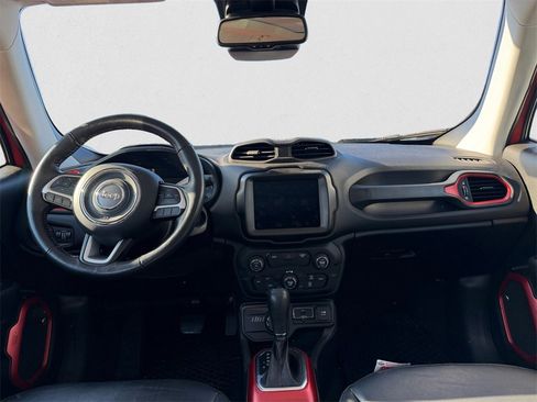 Used 2018 Jeep Renegade Trailhawk image 10