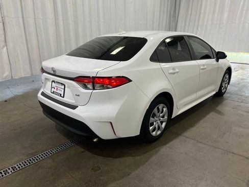 Certified 2025 Toyota Corolla LE FWD image 4