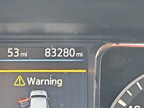 Used 2019 Nissan Titan SV image 8