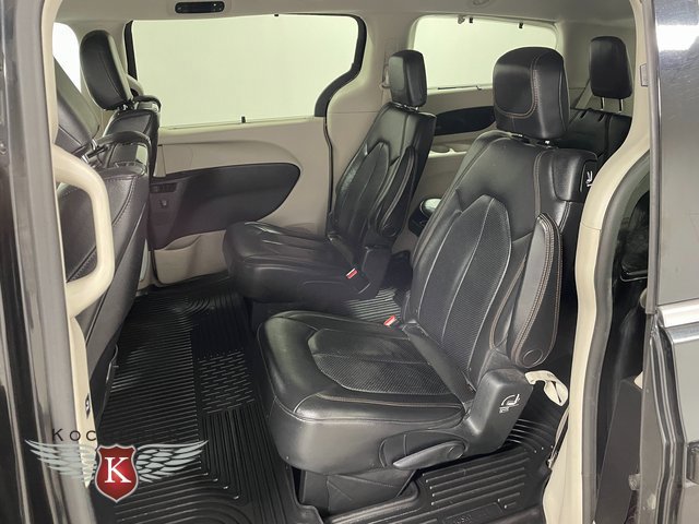 Used 2017 Chrysler Pacifica Touring-L Plus w/ Uconnect Theatre Group FWD image 21