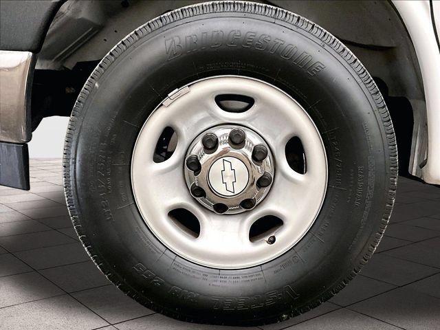Used 2018 Chevrolet Express 3500 LT w/ LT Preferred Equipment Group RWD image 8